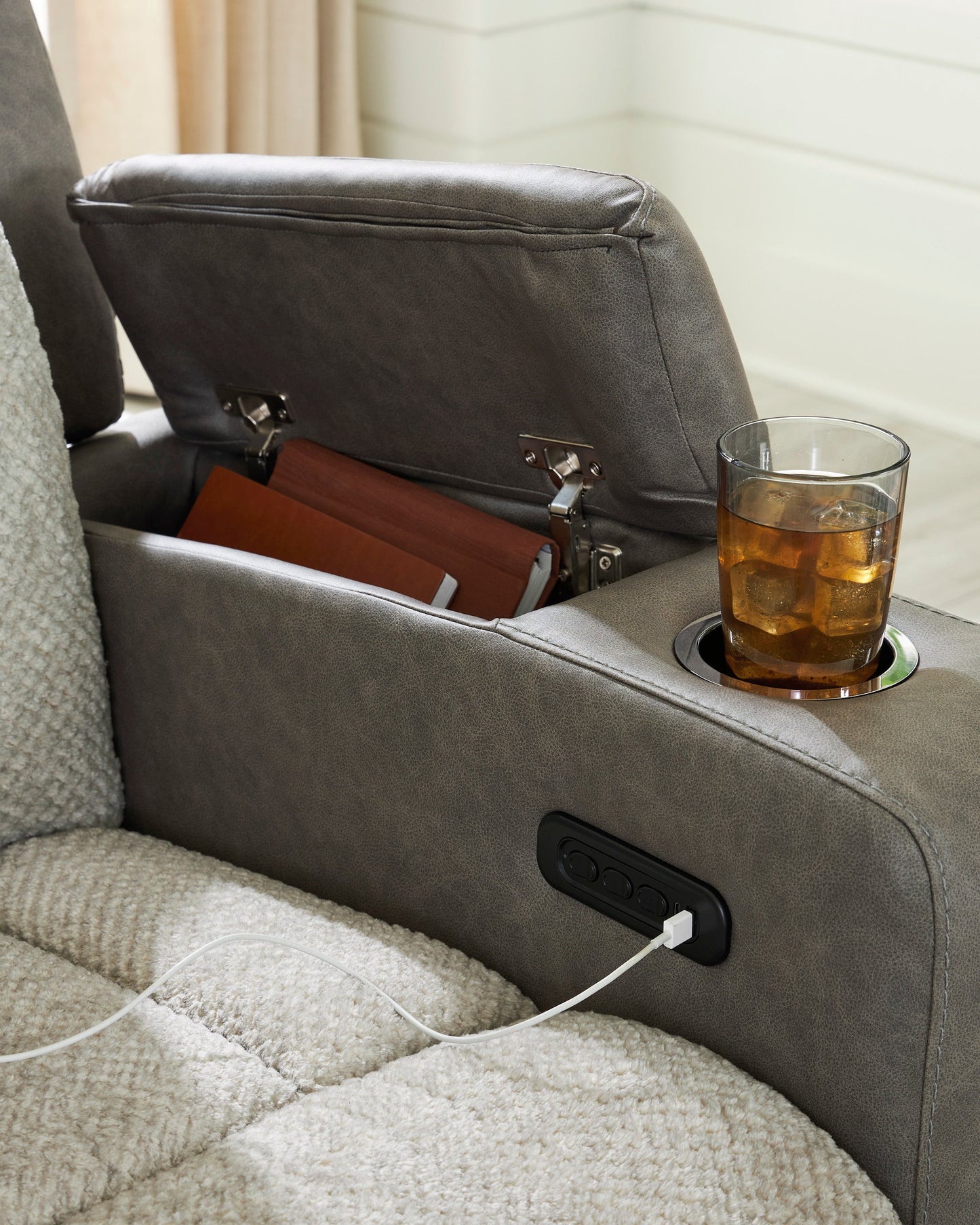 Stately Check Power Reclining Console Loveseat