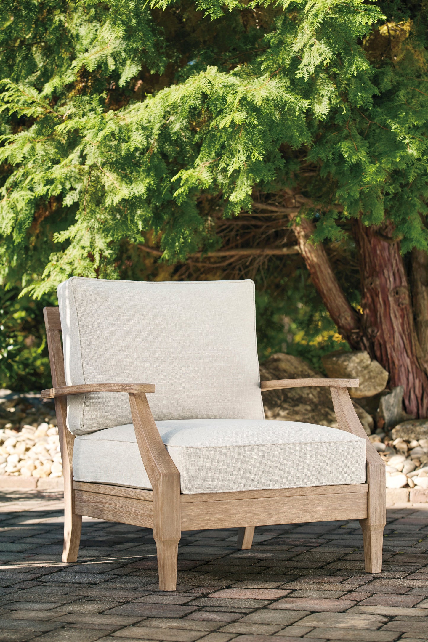 Carter Hall Outdoor Lounge Chair